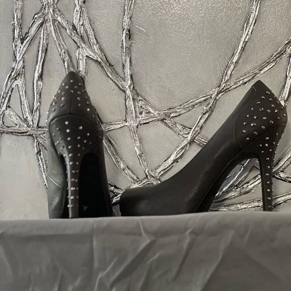 Size 8 1/2 Gray Platform Studded Pumps - Picture 3 of 10